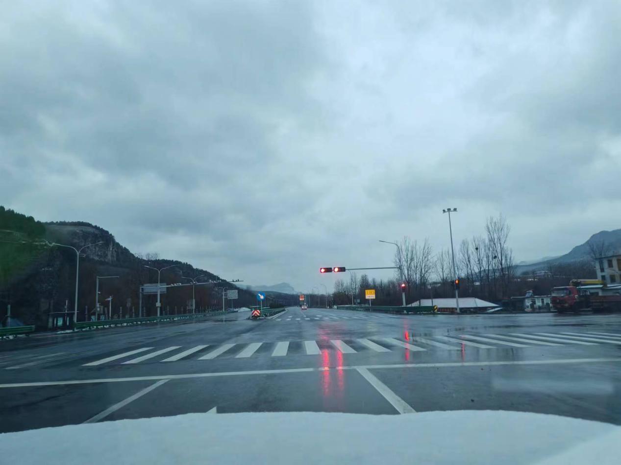 S103濟(jì)棗線市中紅符路口南至濟(jì)南泰安界段旅游公路項(xiàng)目信號(hào)燈、電警、監(jiān)控施工